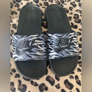NIKE zebra print slides size 9